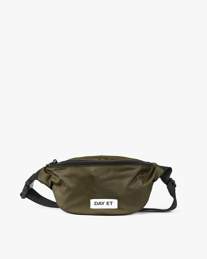 Day Gweneth RE-S Bum